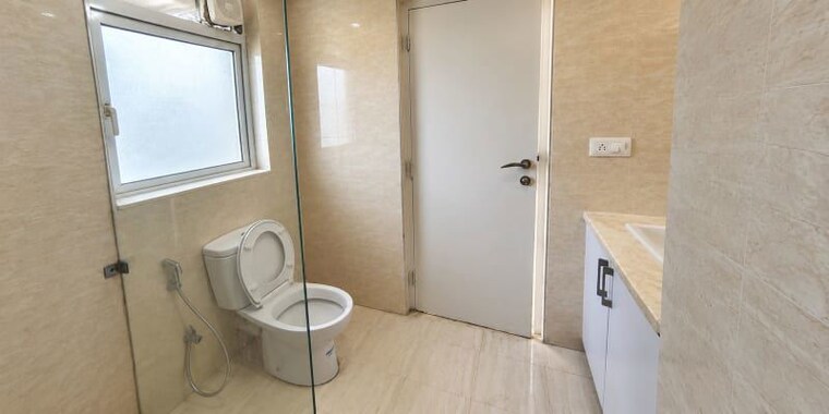 Bathroom, dlf-regal-gardens 3 Bedroom 1730 Sq.Ft. Apartment In Sector 90 Gurgaon 10671314
