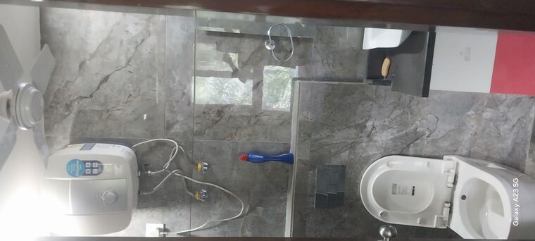 Bathroom, new rajinder nagar 3 Bedroom 125 Sq.Yd. Builder Floor In New Rajinder Nagar Delhi 10671287