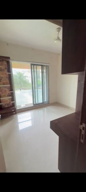 Room in 2.5 BHK Apartment at Neelkanth Palm President, Sector 11 Ghansoli – for Rent