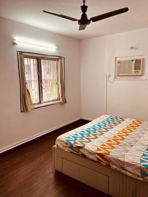 Bedroom in 3 BHK Apartment at Santacruz West – for Rent