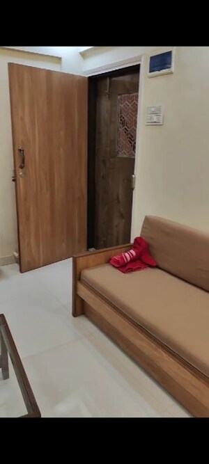 Bedroom in 1.5 BHK Apartment at Prabhadevi – for Rent