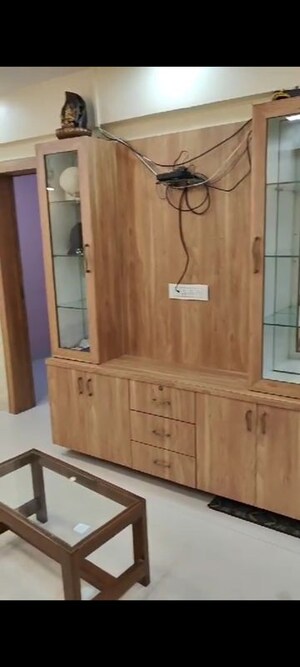 Room in 1.5 BHK Apartment at Prabhadevi – for Rent
