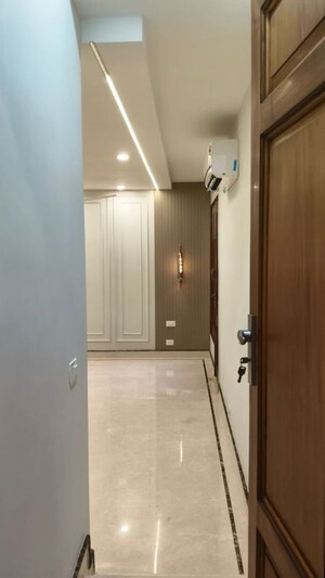 Room in 3 BHK Builder Floor at Neeti Bagh – for Rent
