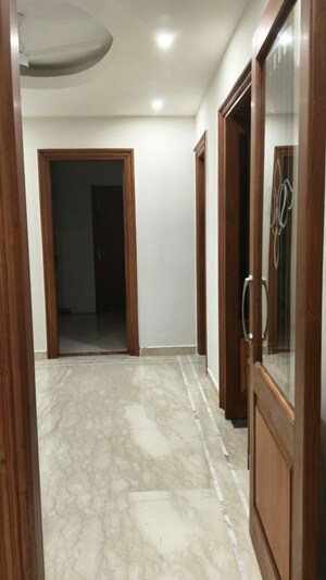 Room in 3 BHK Builder Floor at Neeti Bagh – for Rent