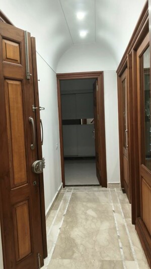 Room in 3 BHK Builder Floor at Neeti Bagh – for Rent