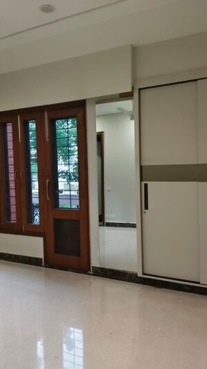 Room in 3 BHK Builder Floor at Neeti Bagh – for Rent