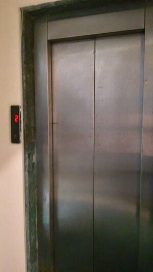 Lift in 3 BHK Builder Floor at Neeti Bagh – for Rent