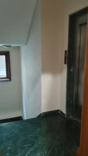 Room in 3 BHK Builder Floor at Neeti Bagh – for Rent