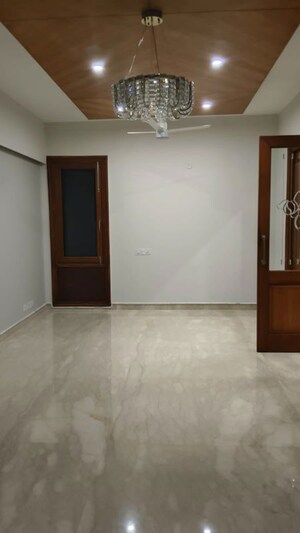 Room in 3 BHK Builder Floor at Neeti Bagh – for Rent
