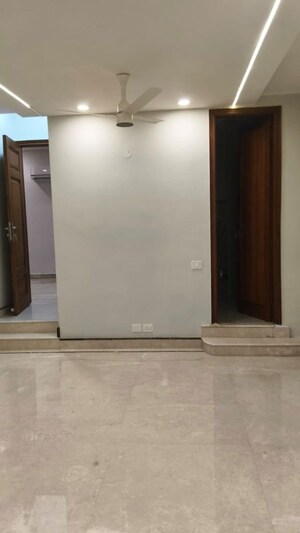 Room in 3 BHK Builder Floor at Neeti Bagh – for Rent