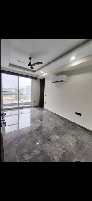 Room in 3 BHK Apartment at Ireo Victory Valley, Sector 67 – for Sale