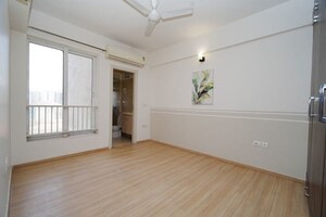 Room in 3 BHK Apartment at DLF Regal Gardens, Sector 90 – for Sale