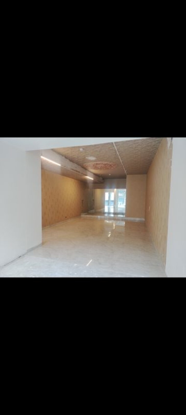 Room, raiaskaran-turner-house Commercial Showroom 2000 Sq.Ft. In Bandra West Mumbai 10671367