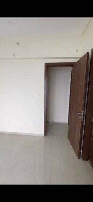 Room in 2 BHK Apartment at Sheth Auris Serenity Tower 3, Malad West – for Rent