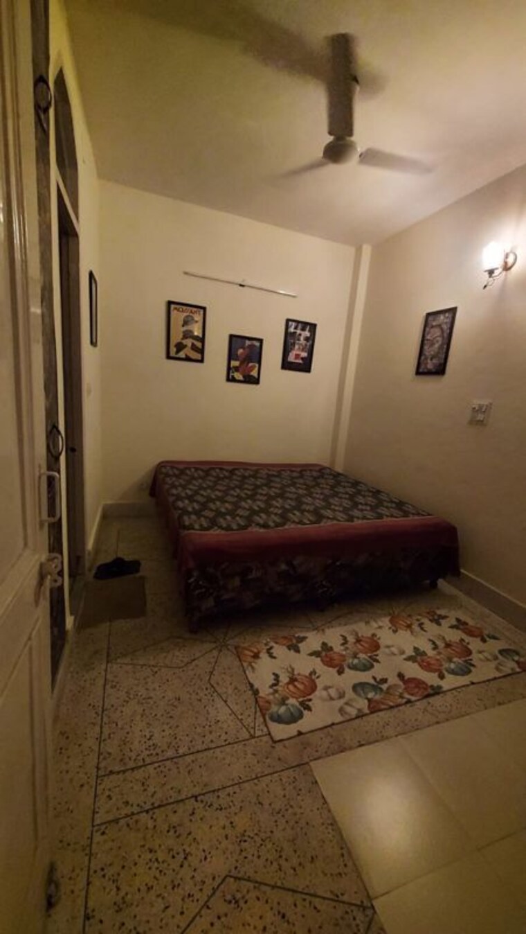 Bedroom, east of kailash 1 RK 250 Sq.Ft. Builder Floor In East Of Kailash Delhi 10671372