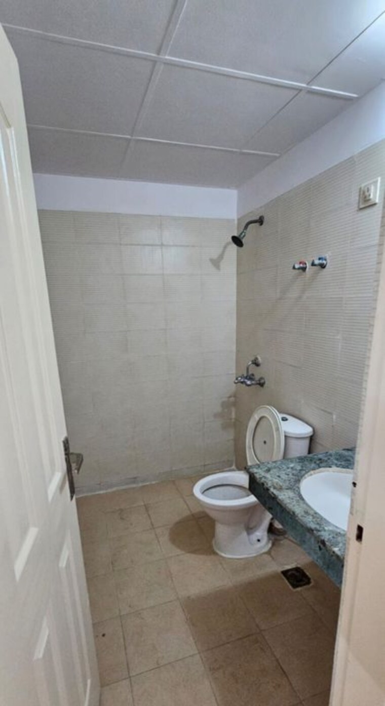 Bathroom, bptp-park-81 3 Bedroom 1778 Sq.Ft. Apartment In Sector 81 Faridabad 10671395