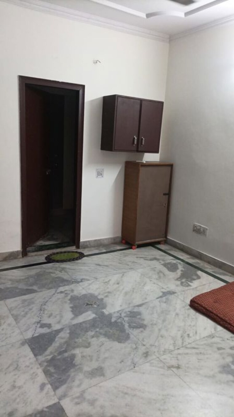 Room, east of kailash 1 RK 200 Sq.Ft. Builder Floor In East Of Kailash Delhi 10671417