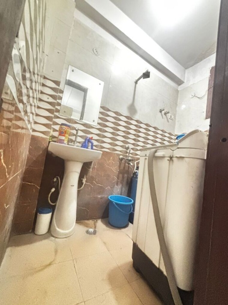 Team Area, khanpur 2 Bedroom 100 Sq.Yd. Builder Floor In Khanpur Delhi 10671388
