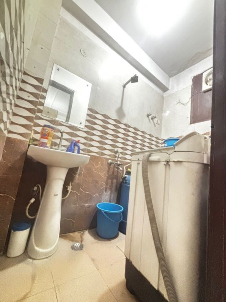 Team Area, khanpur 2 Bedroom 100 Sq.Yd. Builder Floor In Khanpur Delhi 10671388