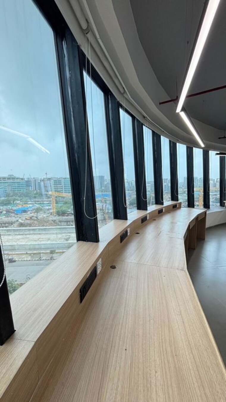 Balcony, ins-tower Commercial Office Space 4808 Sq.Ft. In Bandra East Mumbai 10671434