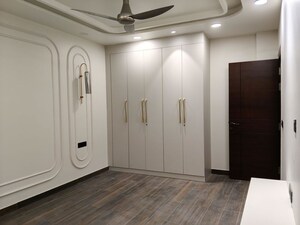 Building Lobby in 3 BHK Builder Floor at Sector 21 – for Rent