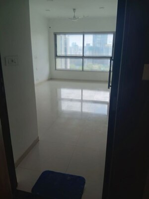 Room in 3 BHK Apartment at Kalpataru Immensa, Kolshet Road – for Rent