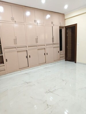Room in 3 BHK Builder Floor at Sector 23 – for Rent