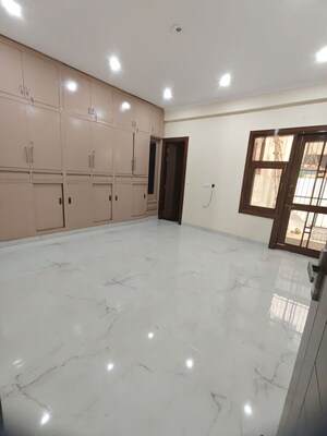 Room in 3 BHK Builder Floor at Sector 23 – for Rent