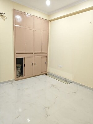 Room in 3 BHK Builder Floor at Sector 23 – for Rent