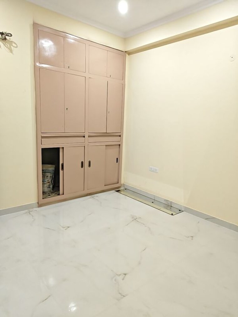 Room, sector 23 3 Bedroom 3000 Sq.Ft. Builder Floor In Sector 23 Noida 10671436