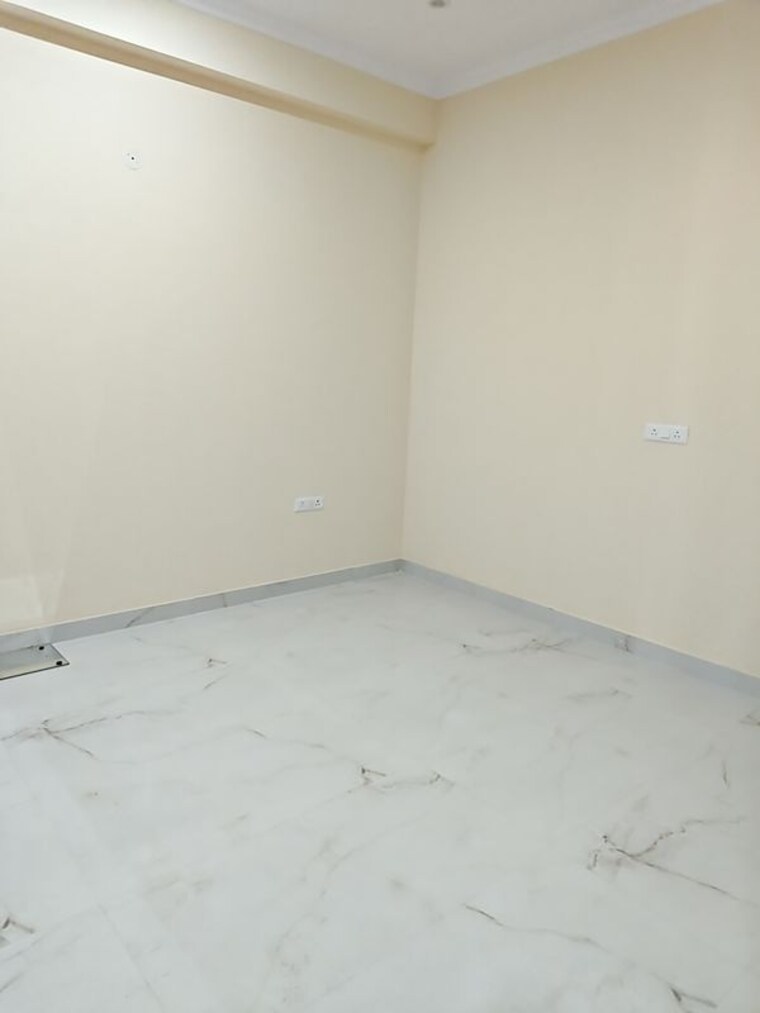 Room, sector 23 3 Bedroom 3000 Sq.Ft. Builder Floor In Sector 23 Noida 10671436