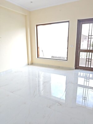 Room in 3 BHK Builder Floor at Sector 23 – for Rent