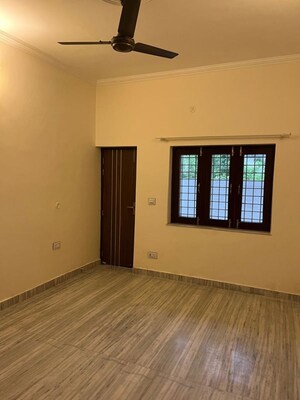 Room in 3 BHK Builder Floor at Aman Vihar – for Rent