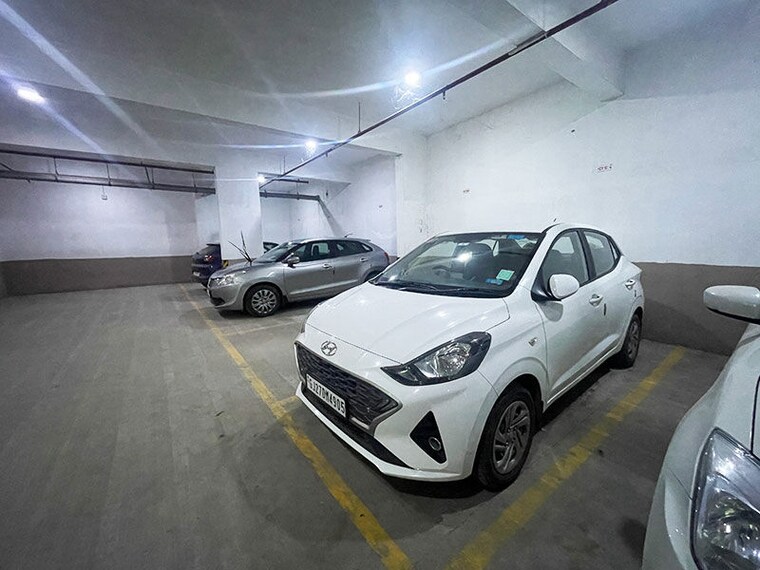  Parking, nikol 3 Bedroom 225 Sq.Yd. Apartment In Nikol Ahmedabad 10671521
