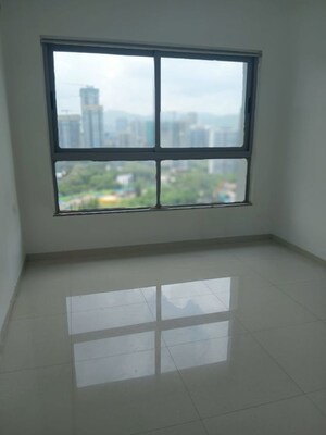 Room in 3 BHK Apartment at Kalpataru Immensa, Kolshet Road – for Rent