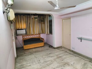 Room in 3 BHK Builder Floor at Sector 21 – for Rent