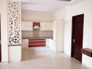 Room in 3 BHK Builder Floor at Sector 23 – for Rent