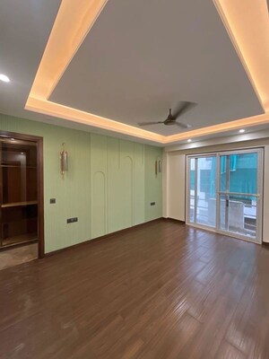 Room in 3 BHK Builder Floor at Sector 21 – for Rent