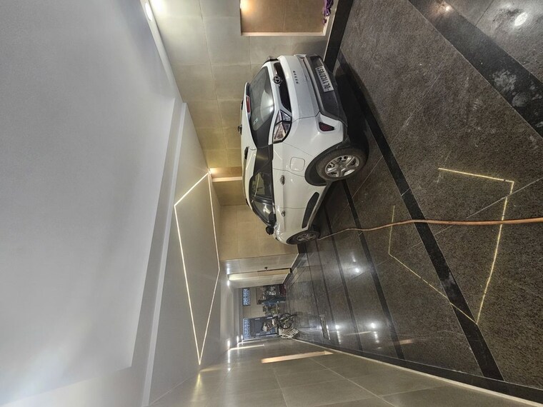  Parking, asha park 2 Bedroom 100 Sq.Yd. Builder Floor In Asha Park Delhi 10671588