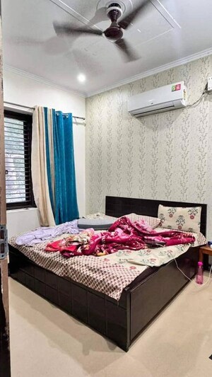 Bedroom in 3 BHK Apartment at Omaxe The Nile, Sector 49 – for Rent