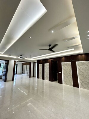 Staircase in 3 BHK Builder Floor at Sector 23 – for Rent