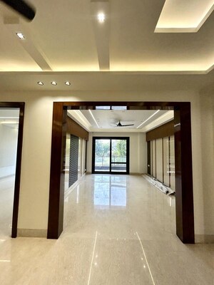 Building Lobby in 3 BHK Builder Floor at Sector 23 – for Rent