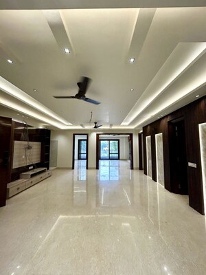 Building Lobby in 3 BHK Builder Floor at Sector 23 – for Rent