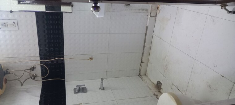 Bathroom, ip extension 2 Bedroom 900 Sq.Ft. Apartment In Ip Extension Delhi 10671619