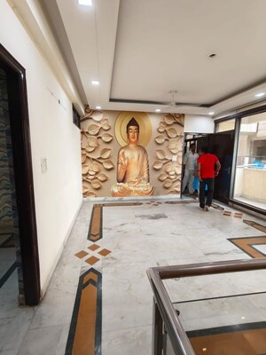 Room in 4 BHK Apartment at Sector 6 Dwarka – for Rent
