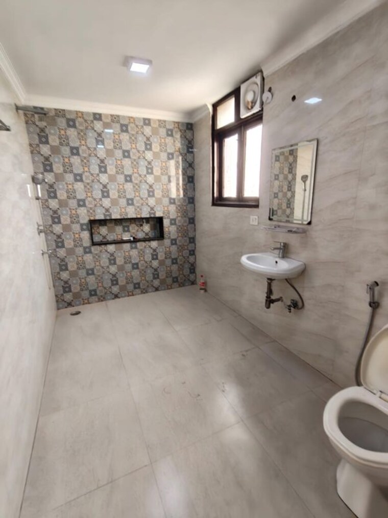 Bathroom, sector 6 dwarka 4 Bedroom 2200 Sq.Ft. Apartment In Sector 6 Dwarka Delhi 10671623