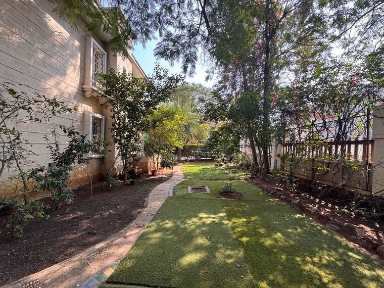 Garden, nyati-enclave 5 Bedroom 5500 Sq.Ft. Villa In Mohammadwadi Pune 10671626