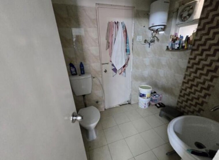 Bathroom, gaur-atulyam 3 Bedroom 1300 Sq.Ft. Apartment In Omicron I Greater Noida Greater Noida 10671622