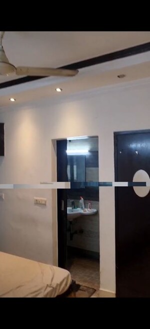 Room in 2 BHK Builder Floor at Lajpat Nagar I – for Rent