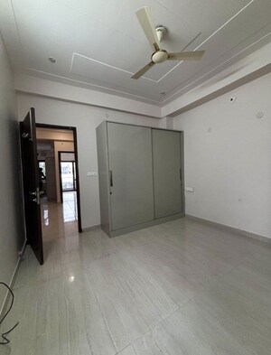 Room in 3 BHK Builder Floor at Rajouri Garden – for Rent